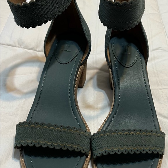 Frye Block Heel Shoe. Size 8.5.  Never worn. - Picture 3 of 7